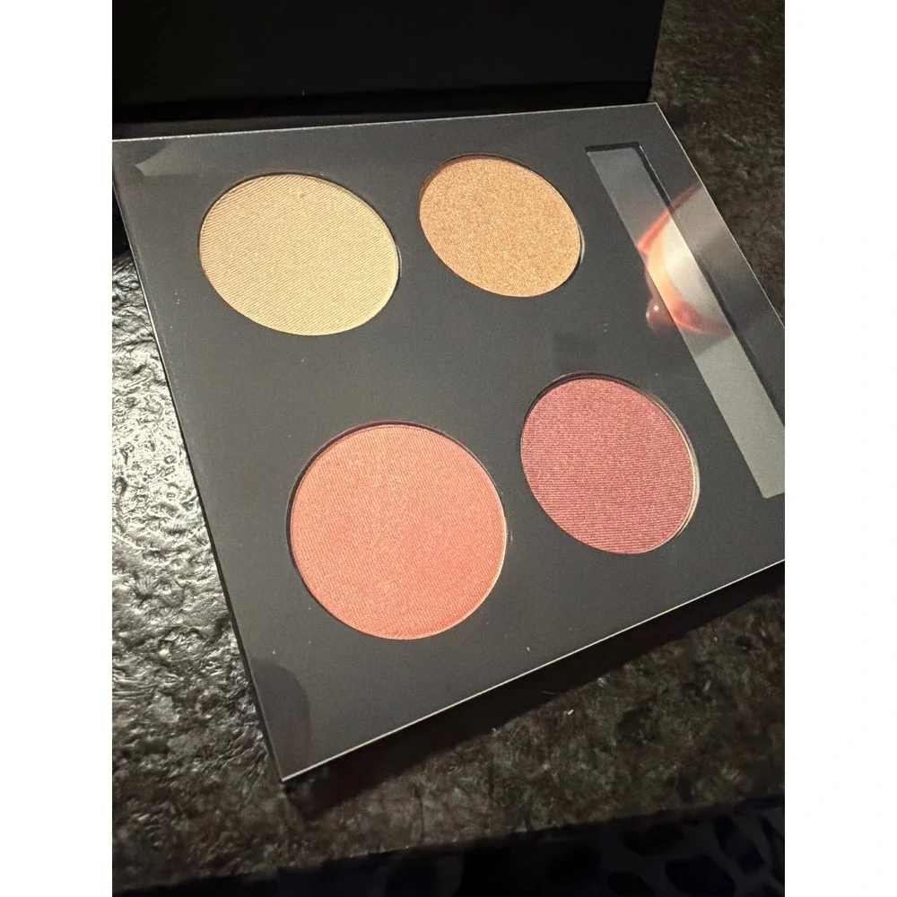 Hempz Pure Natural Professional Cosmetics Eye Shadow and Blush‎ Palette 4 Shades